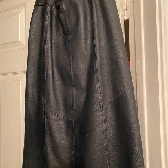 Skirt - Picture 2 of 12